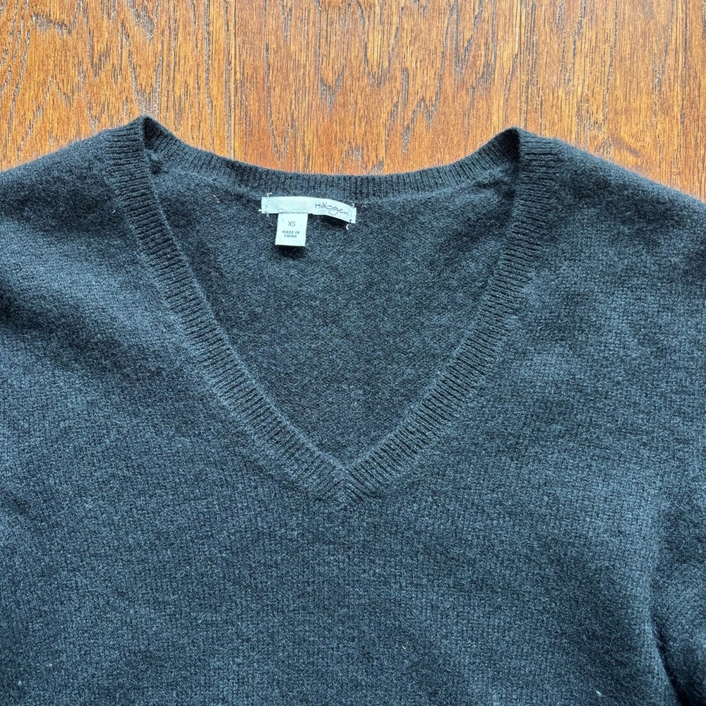 Halogen 100% Cashmere 2-Ply V-Neck Sweater Black | Size XS - Picture 3 of 8